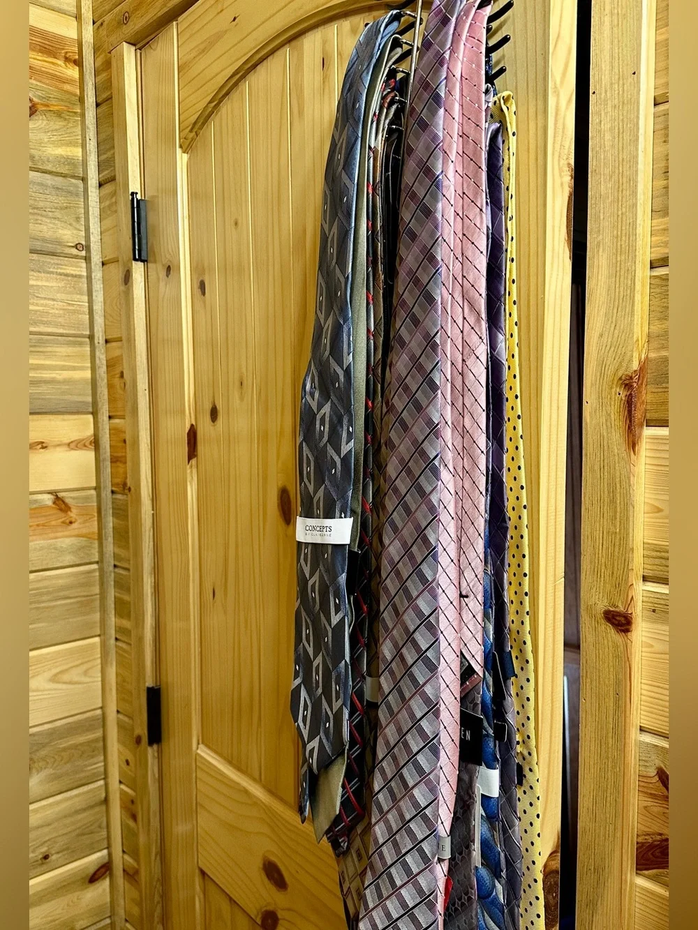 25 DRESS NECK TIES! 17 NWT + 8 NWOT.